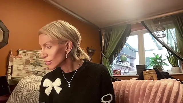 Snapshot of xl_uk_top_trans chatting on January 10, 2026, 11:23 am xl uk top trans online show from January 10, 2026, 11:23 am