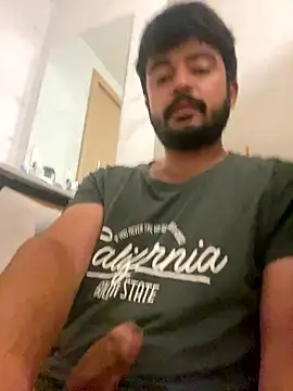 Agusmini online show from January 7, 2026, 5:37 pm