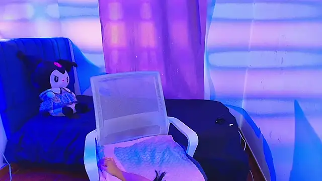 luna-cute online show from September 24, 2025, 4:21 pm