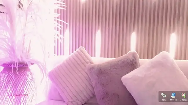 ArianaSantana online show from November 13, 2025, 12:48 pm