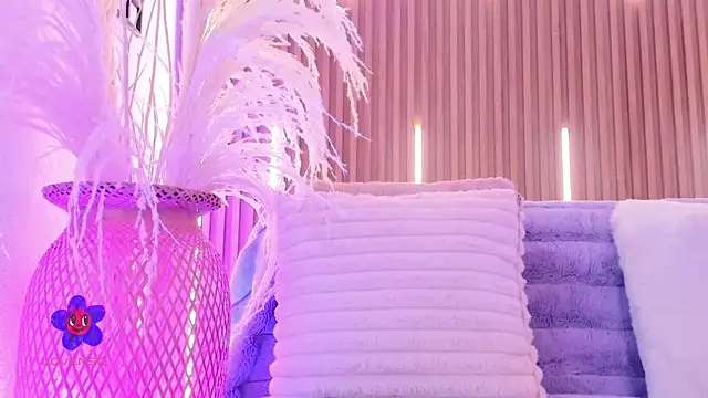 ArianaSantana online show from November 14, 2025, 12:48 pm