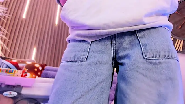 ArianaSantana online show from December 17, 2025, 12:55 pm