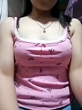 LucyyLy online show from March 4, 2026, 1:17 pm