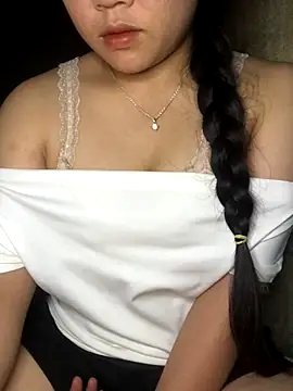 Snapshot of Linhmai_bb chatting on October 15, 2025, 3:34 pm Linhmai bb online show from October 15, 2025, 3:34 pm