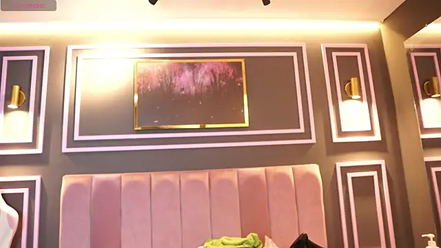 Tayler Kim online show from November 9, 2025, 4:16 pm