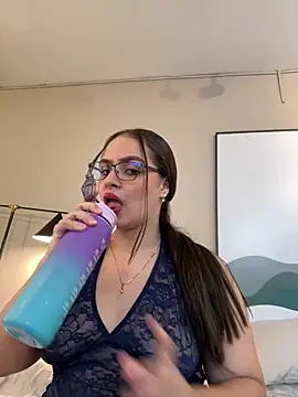 Tayler Kim online show from February 21, 2026, 6:42 pm