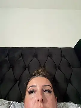 Snapshot of Lulumayxx chatting on April 18, 2026, 4:44 pm Lulumayxx online show from April 18, 2026, 4:44 pm
