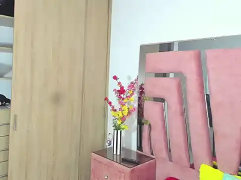 MaraKarly online show from October 20, 2025, 7:36 pm