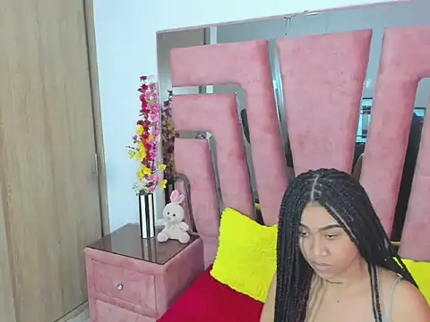 MaraKarly online show from November 16, 2025, 5:40 pm