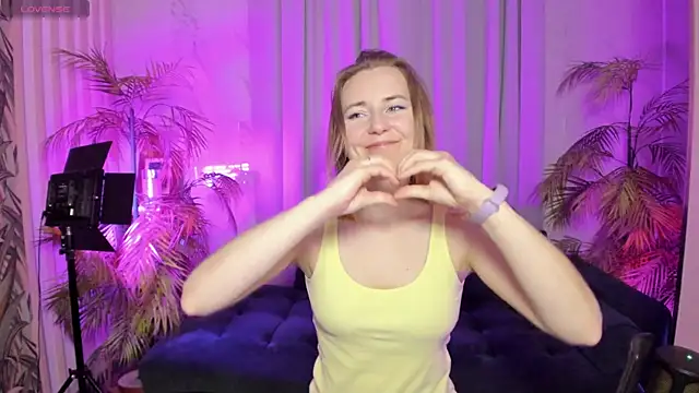 MeggySun online show from October 21, 2025, 2:29 pm