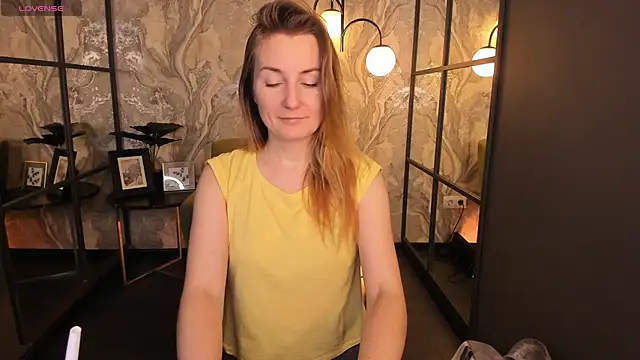 MeggySun online show from November 2, 2025, 1:24 pm