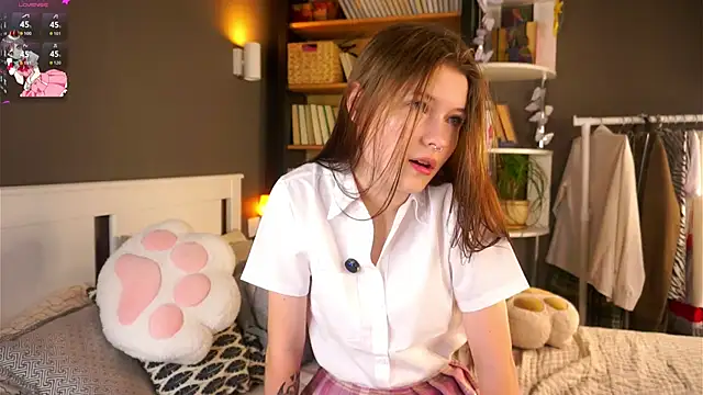 LynHillaire online show from December 4, 2025, 11:08 am