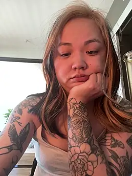 Snapshot of violet_lin chatting on April 10, 2026, 10:14 pm violet lin online show from April 10, 2026, 10:14 pm