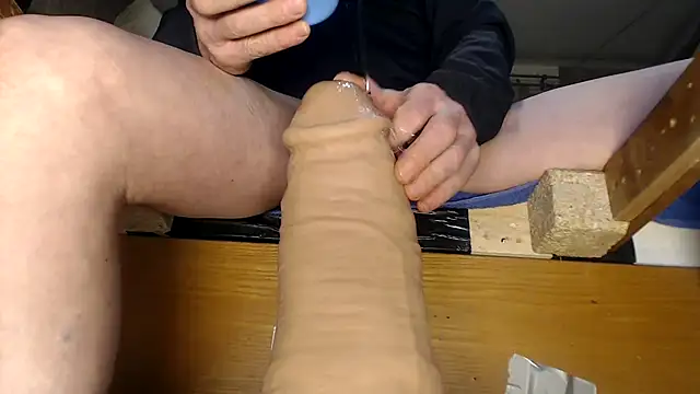 BiglovelyXXL online show from April 20, 2026, 3:37 pm