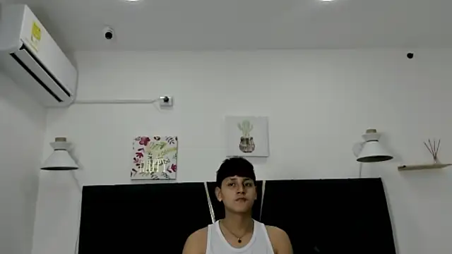 Snapshot of zeusapollofuck chatting on September 25, 2025, 8:12 pm zeusapollofuck online show from September 25, 2025, 8:12 pm