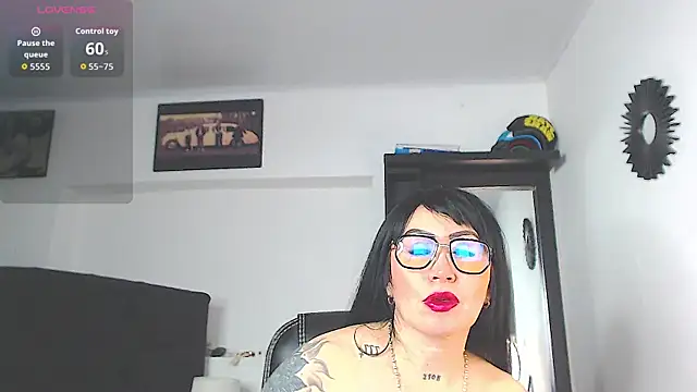Snapshot of Vicky_hotmilf chatting on March 3, 2026, 1:06 pm Vicky hotmilf online show from March 3, 2026, 1:06 pm