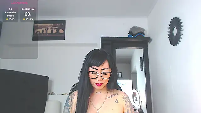 Snapshot of Vicky_hotmilf chatting on April 10, 2026, 11:04 am Vicky hotmilf online show from April 10, 2026, 11:04 am