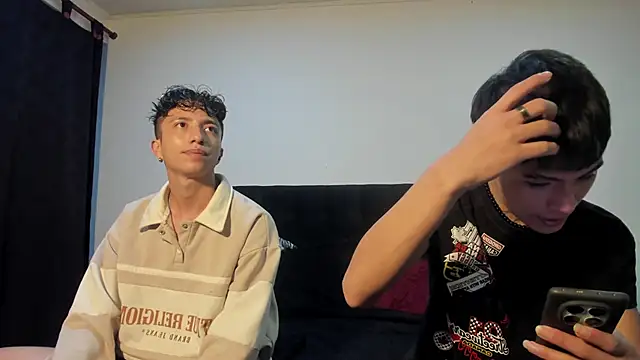 mhatias  online show from November 13, 2025, 3:05 am