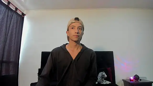 mhatias  online show from November 17, 2025, 3:51 pm