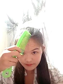 xinhxinhcute online show from October 3, 2025, 9:39 am