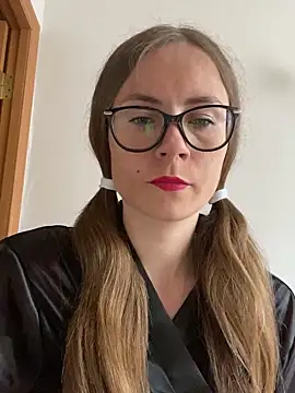 Snapshot of SophieDesire chatting on September 17, 2025, 6:59 am SophieDesire online show from September 17, 2025, 6:59 am