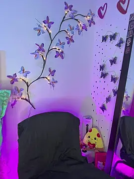 Snapshot of LindaWz_ chatting on April 22, 2026, 6:38 am LindaWz online show from April 22, 2026, 6:38 am