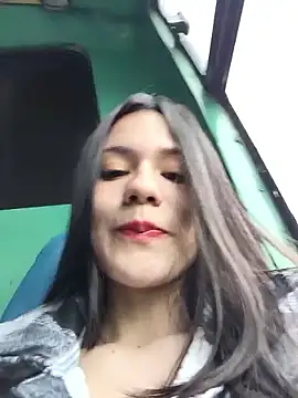 CHARLOTTE  05 online show from September 18, 2025, 11:56 am