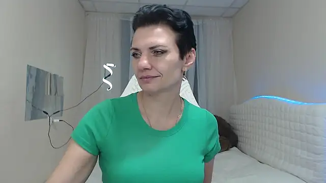 AvaSaturnian online show from November 16, 2025, 1:06 pm