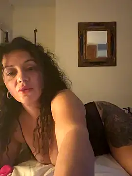 caramelandCurls online show from September 13, 2025, 9:47 pm