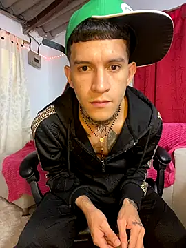 Snapshot of dilan_abraham12 chatting on November 7, 2025, 3:17 am dilan abraham12 online show from November 7, 2025, 3:17 am