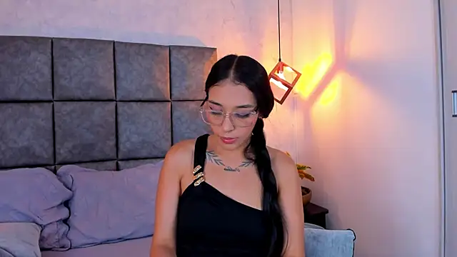 Snapshot of Roseaurora chatting on May 11, 2026, 4:04 pm Roseaurora online show from May 11, 2026, 4:04 pm