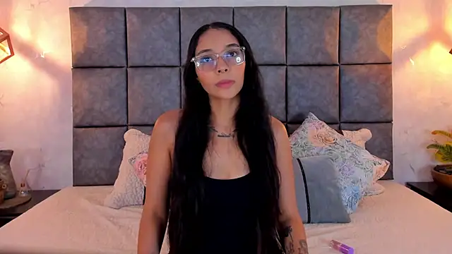 Snapshot of Roseaurora chatting on June 19, 2026, 10:52 am Roseaurora online show from June 19, 2026, 10:52 am