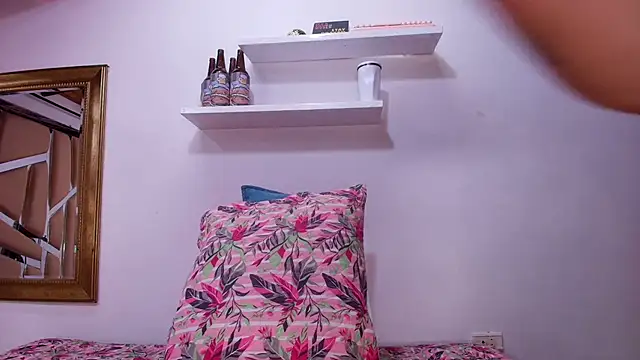 sweegirl69 online show from September 30, 2025, 11:59 am