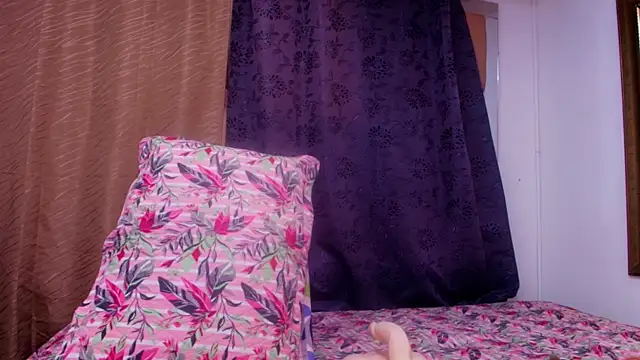 sweegirl69 online show from November 1, 2025, 11:56 am