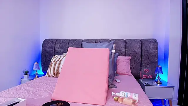 sweegirl69 online show from November 14, 2025, 12:04 pm