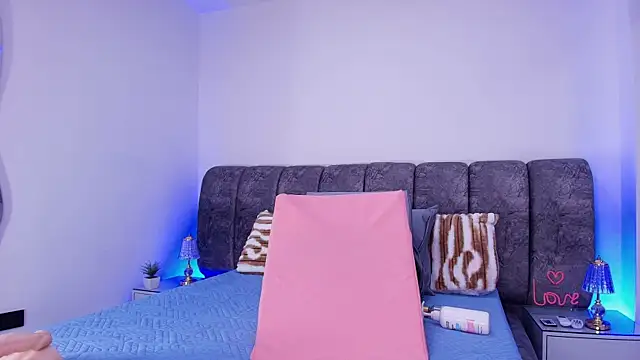 sweegirl69 online show from November 22, 2025, 12:04 pm