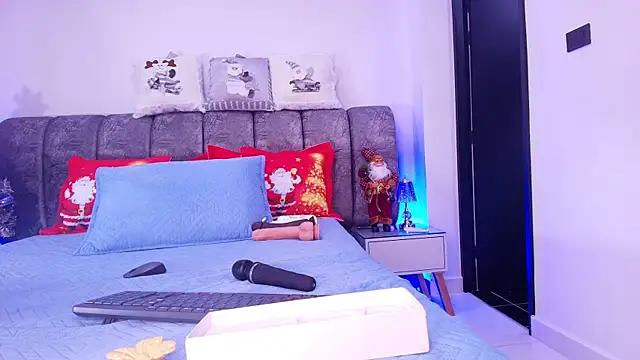 sweegirl69 online show from December 15, 2025, 12:09 pm