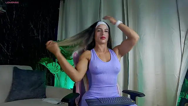 Snapshot of Emily_Foxx01 chatting on April 28, 2026, 10:48 pm Emily Foxx01 online show from April 28, 2026, 10:48 pm
