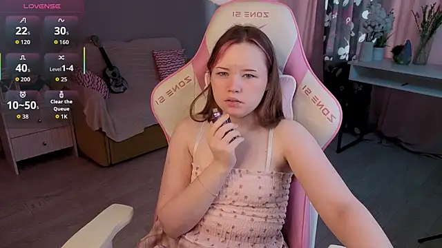 Snapshot of Sweetie_Hope chatting on October 4, 2025, 7:39 am Sweetie Hope online show from October 4, 2025, 7:39 am