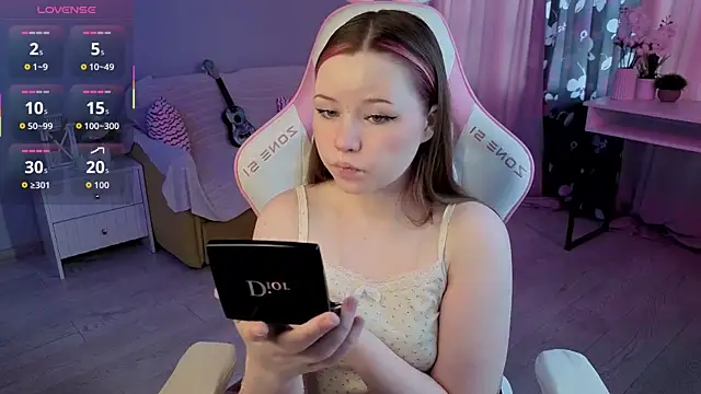 Snapshot of Sweetie_Hope chatting on October 5, 2025, 7:28 am Sweetie Hope online show from October 5, 2025, 7:28 am