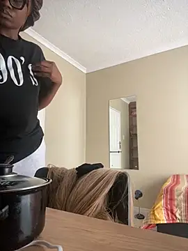 Moonzy77 online show from September 20, 2025, 8:04 am