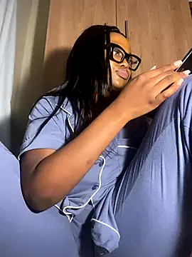 Moonzy77 online show from October 24, 2025, 9:44 pm