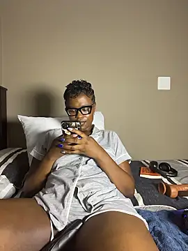 Moonzy77 online show from January 9, 2026, 11:39 pm