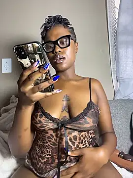 Moonzy77 online show from January 10, 2026, 12:51 pm