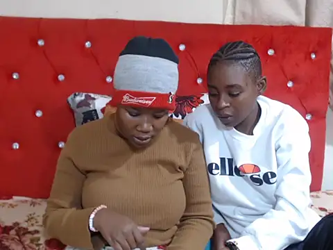 SweetSlenderChoc online show from November 25, 2025, 9:48 pm