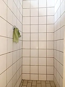 SweetSlenderChoc online show from April 8, 2026, 7:41 am