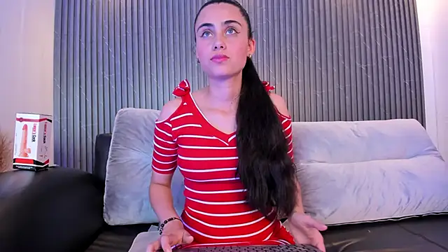 sofiapalacioss online show from September 15, 2025, 6:41 pm