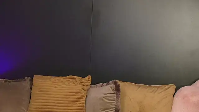 Mia Swano online show from April 23, 2026, 1:29 am