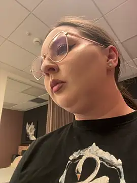 Snapshot of Mia_Swano chatting on July 24, 2026, 6:17 pm Mia Swano online show from July 24, 2026, 6:17 pm