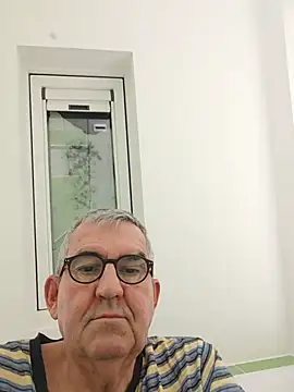 Oldmenhot66 online show from November 24, 2025, 5:40 am